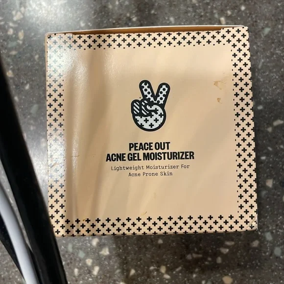 Peace Out's Acne Gel Moisturizer 1.69 oz lotion facial lotion - Picture 2 of 4